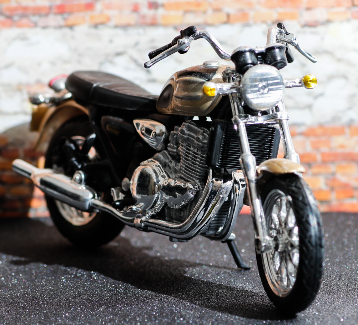 Maisto Triumph Thunderbird 900